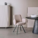 Tower living Eetkamerstoel Livo Swivel Stof Ascot 12 Beige Sfeerfoto